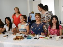 MESLEK EDİNDİRME KURSU - Başkan Yardımcısı Uygur, Hanımlar Lokali'nin Üyeleriyle Bir Araya Geldi