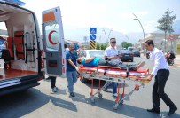 Kemer'de Trafik Kazası Açıklaması 1 Yaralı