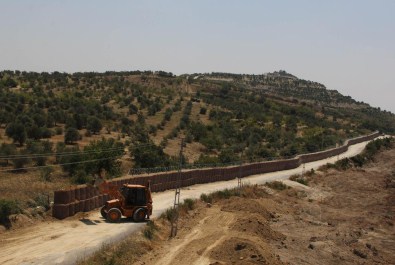Suriye Sınırına 'Türk Seddi'