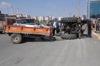 Traktör İle Minibüs Çarpıştı Açıklaması 3 Yaralı