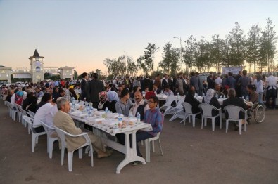 AK Partililer 'Ahde Vefa' İftarında Buluştu