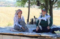 KARABÖRK - Hırsızlık için girdikleri evin kızına işkence yaptılar