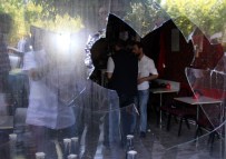 Kahvehaneyi Bastılar, Polise Saldırdılar
