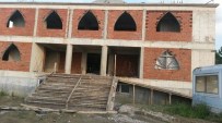 OKUMA SALONU - Kelebek Çayırı Camii İbadete Açılmak İçin Yardım Bekliyor