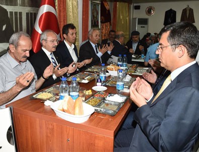 Kılıçdaroğlu iftar programına katıldı