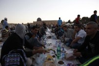 BAYRAM HAVASI - Mirasımız Derneği Mescid-İ Aksa'da İftar Verdi