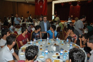 Öksüz Ve Yetimler Başkan Çelikcan'ın Misafiri Oldular