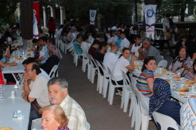 Sağlıkçılar İle Vatandaşlar İftar Sofrasında Buluştu