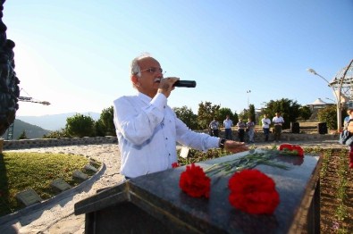 Sivas Olaylarının Yıl Dönümünde Bayraklı'da Duygulandıran Program