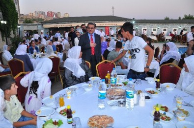 Vali Su, Vatandaşlarla İftarda Bir Araya Geldi