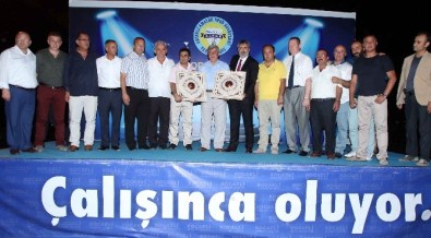 Başkan Karaosmanoğlu Amatör Kulüplerin Ödüllerini Dağıttı