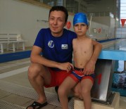 ENGELLİ YÜZÜCÜ - Kolları Olmayan Çocuk 3 Haftada Yüzme Öğrendi