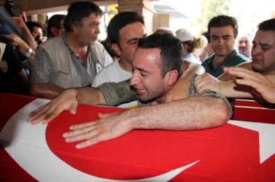 Şehit Polis Gözyaşları İçinde Son Yolculuğuna Uğurlandı