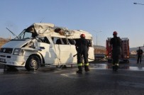 NUMUNE HASTANESİ - Sivas'ta Nişana Giden Aile Kaza Yaptı Açıklaması 3 Ölü, 14 Yaralı