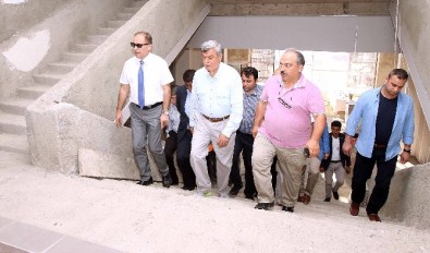 Başkan Karaosmanoğlu, KOÜ İlahiyat Fakültesinin İnşaatını İnceledi