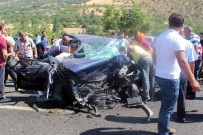 AMBULANS HELİKOPTER - İki Otomobil Kafaya Çarpıştı Açıklaması 1 Ölü, 4 Yaralı