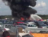 DÜŞEN UÇAK - İngiltere'de araba pazarına uçak düştü: 4 Ölü
