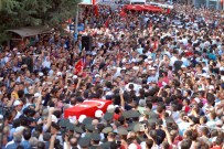 ŞÜKRÜ KOCATEPE - Şehit Askeri 10 Bin Kişi Uğurladı