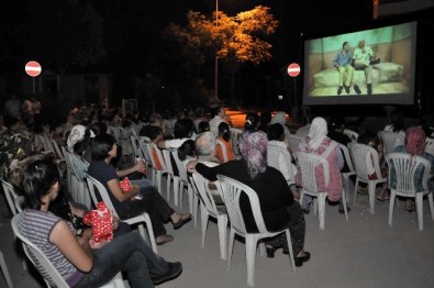 Yenimahalle Belediyesi Sinemayı Parklara Taşıyor