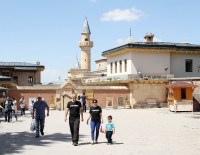 TEKKE VE ZAVİYELER - Aleviler, Hacı Bektaş Veli Dergahının Kendilerine Devredilmesini İstiyor