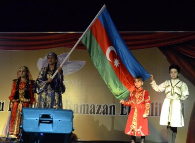 'Azerbaycan Halk Dansları' Topluluğu Gösterisi