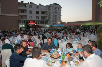 (Düzeltme) - Van Valiliği Vatandaşlar İçin İftar Yemeği Programı Düzenledi