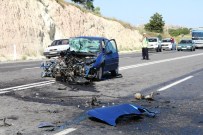 İSMAIL ÇETINKAYA - KPSS'ye Giden Çiftin Aracı, Midibüsle Çarpıştı Açıklaması 9 Yaralı