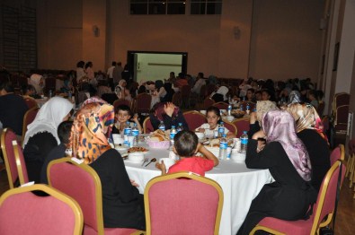 Muş'ta, Yardıma Muhtaç Aileler İftar Yemeğinde Buluştu