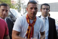 TÜRK TELEKOM ARENA - Podolski, Sağlık Kontrolü İçin Hastanede