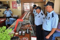 ET ÜRÜNLERİ - Ayvalık Belediye Zabıtası Kasaplarda Sucuk, Köfte Denetimi Yaptı