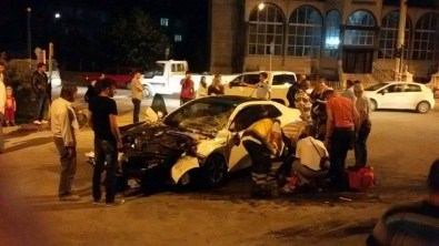 Afyonkarahisar'da Otomobil İle Tır Çarpıştı Açıklaması 4 Yaralı