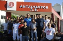 Antalyaspor Taraftarından Gencer'e Destek