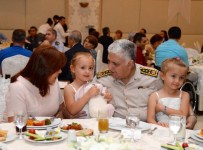 KUVVET KOMUTANLARI - Genelkurmay Başkanlığı'ndan Şehit Aileleri Ve Gazilere İftar