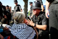 SAVAŞ SUÇU - İngiltere'de 'İsrail İle Silah Ticareti' Protesto Edildi