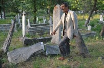 MEZAR TAŞI - Tarihi Mezarları Ve Mezar Taşlarını Koruyamamışız