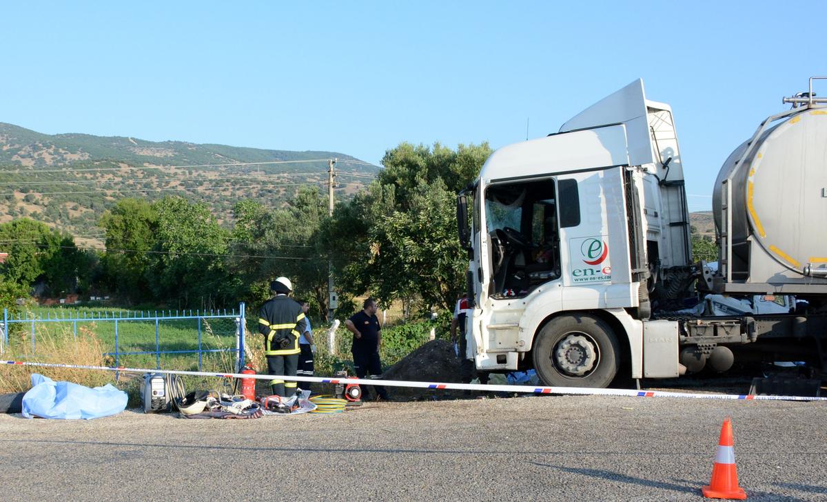 Tarım işçilerini taşıyan kamyon kaza yaptı: 15 ölü