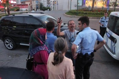 Dolandırıcılar İçin Arabasını Sattı