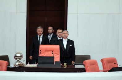 Meclis Başkanı Yılmaz'a İlk Oturumunda CHP'li Vekillerden Tepki