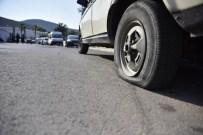SUAT KAYA - Bodrum'da 8 Aracın Lastikleri Kesildi