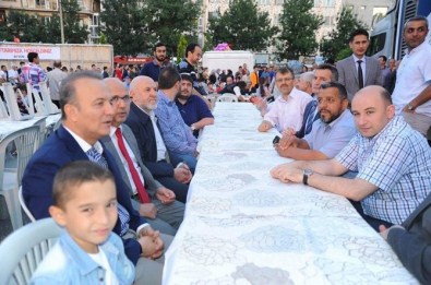 İHH Afyonkarahisar Şubesi 2 Bin 500 Kişiye İftar Yemeği Dağıttı