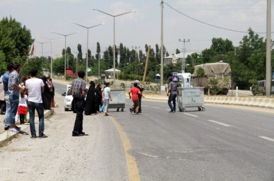 İki Yıldır Suyu Olmayan Köylüler Yolu Trafiğe Kapattı