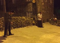 İNSAN TACİRLERİ - İnsan Tacirlerini Direğe Bağladılar