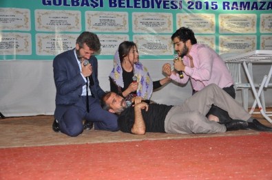 'Umuda Uzanan El' Oyunu Ayakta Alkışlandı