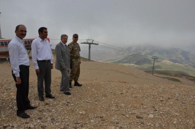 Vali Kahraman, Kayak Merkezinde İncelemelerde Bulundu