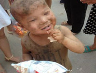 Yıllarca ahırda yaşadı