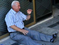 İNTIHAR - Yunan emeklisinin simgesine yardım