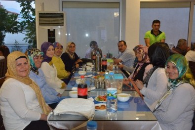 AK Partinin İftar Yemeğine Yoğun İlgi