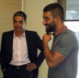 Arda Turan Barcelona'ya geldi