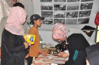 SÜT DAĞITIMI - Çadır Kentte Sütü Yetersiz Anneler Süt Dağıtıldı