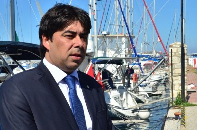 Foça Kalesi UNESCO'ya Göz Kırpıyor